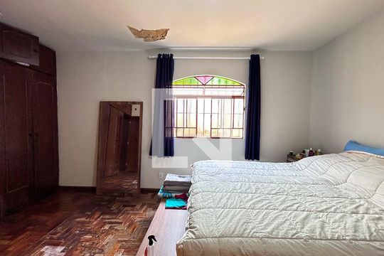 Casa à venda com 4 quartos, 244m² em Pedra Azul, Contagem