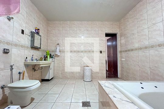Casa à venda com 4 quartos, 244m² em Pedra Azul, Contagem