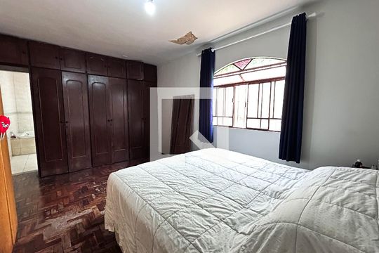Casa à venda com 4 quartos, 244m² em Pedra Azul, Contagem
