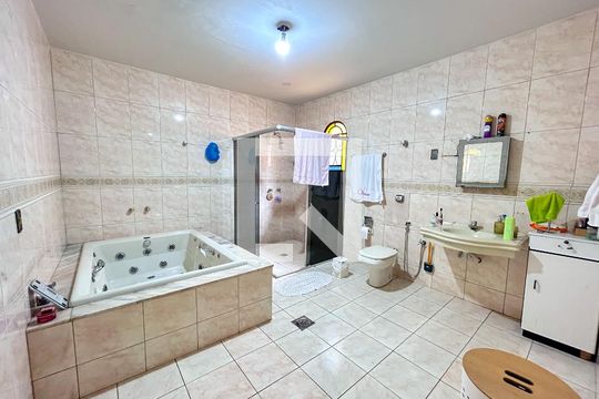 Casa à venda com 4 quartos, 244m² em Pedra Azul, Contagem