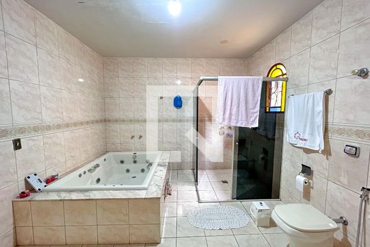 Casa à venda com 4 quartos, 244m² em Pedra Azul, Contagem