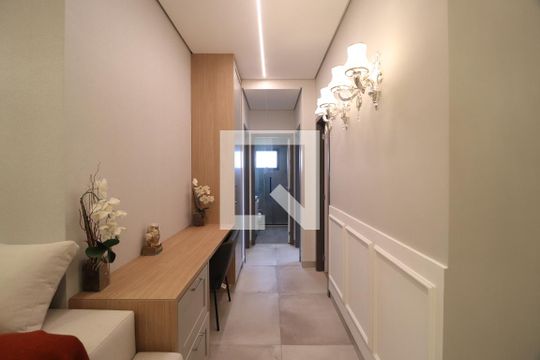 Corredor de apartamento para alugar com 3 quartos, 96m² em Osvaldo Rezende, Uberlândia