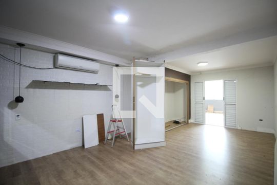 Casa para alugar com 3 quartos, 400m² em Jardim Mitsutani, São Paulo
