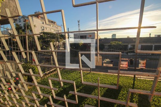Vista da sala de casa à venda com 3 quartos, 300m² em Cristal, Porto Alegre