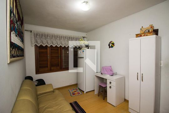 Sala de TV de casa à venda com 3 quartos, 300m² em Cristal, Porto Alegre