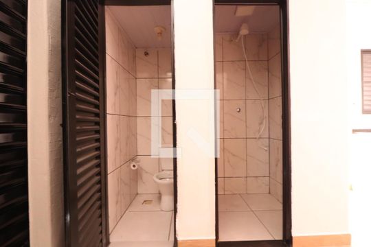 Banheiro de casa para alugar com 1 quarto, 50m² em Morumbi, Uberlândia