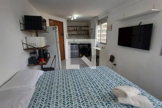 Sala / Quarto de kitnet/studio à venda com 1 quarto, 22m² em Bigorrilho, Curitiba