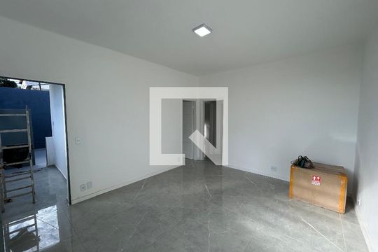 Sala de casa para alugar com 2 quartos, 70m² em Encantado, Rio de Janeiro