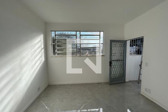 Sala de casa para alugar com 2 quartos, 70m² em Encantado, Rio de Janeiro