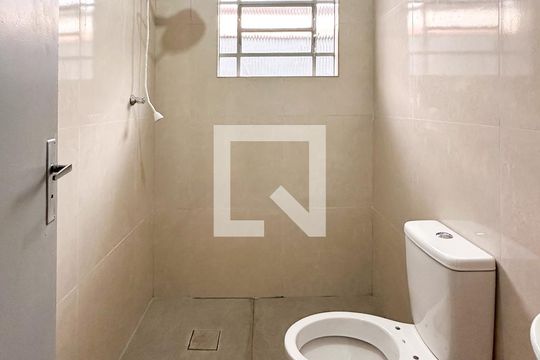 Banheiro Social de casa para alugar com 2 quartos, 81m² em Ferrazópolis, São Bernardo do Campo