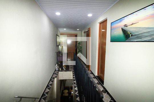 Escada e Corredor 2º piso de casa para alugar com 3 quartos, 180m² em Olaria, Rio de Janeiro