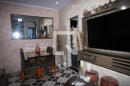 Casa à venda com 3 quartos, 180m² em Olaria, Rio de Janeiro