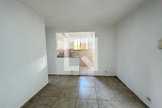Sala de casa para alugar com 2 quartos, 60m² em Guadalupe, Rio de Janeiro