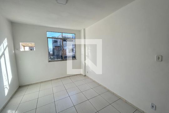 Quarto 1  de casa para alugar com 2 quartos, 60m² em Guadalupe, Rio de Janeiro