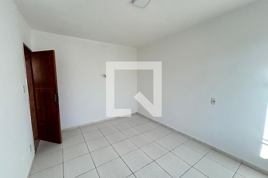 Quarto 1   de casa para alugar com 2 quartos, 60m² em Guadalupe, Rio de Janeiro