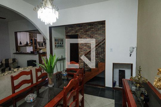 Casa à venda com 5 quartos, 550m² em Campo Grande, Rio de Janeiro
