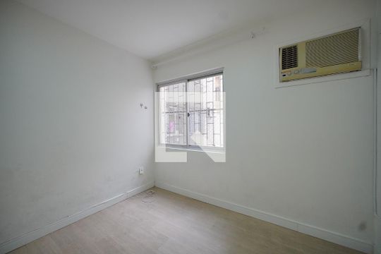 Quarto de apartamento para alugar com 1 quarto, 47m² em Kobrasol, São José