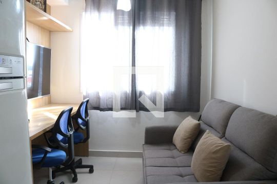 Sala de apartamento para alugar com 1 quarto, 25m² em Parque Industrial Tomas Edson, São Paulo