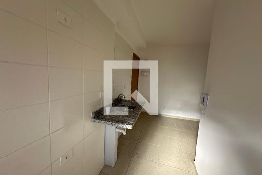 Cozinha de apartamento para alugar com 2 quartos, 46m² em Parque Sao Vicente, São Vicente
