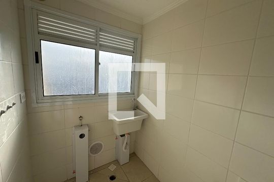 Cozinha e Área de Serviço de apartamento para alugar com 2 quartos, 46m² em Parque Sao Vicente, São Vicente