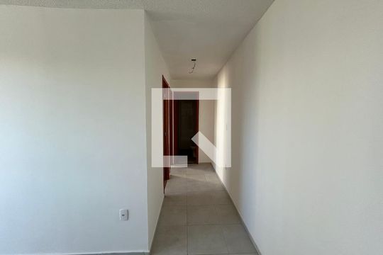 Corredor de apartamento para alugar com 2 quartos, 48m² em Del Castilho, Rio de Janeiro