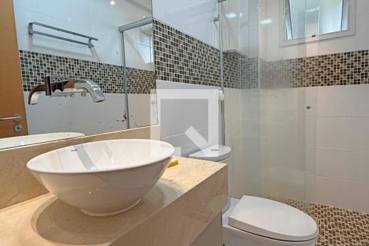 Banheiro de apartamento para alugar com 1 quarto, 53m² em Vila Belmiro, Santos