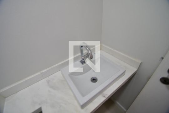 Lavabo de apartamento para alugar com 2 quartos, 80m² em Cambuí, Campinas