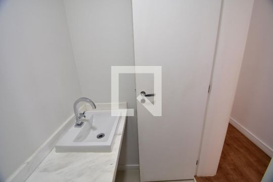 Lavabo de apartamento para alugar com 2 quartos, 80m² em Cambuí, Campinas