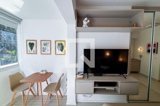 Apartamento para alugar com 1 quarto, 27m² em Vila Madalena, São Paulo