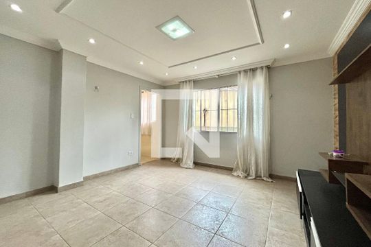 Sala de casa para alugar com 2 quartos, 60m² em Vila Guarani (zona Sul), São Paulo