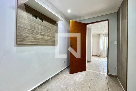 Quarto 1 de casa para alugar com 2 quartos, 60m² em Vila Guarani (zona Sul), São Paulo