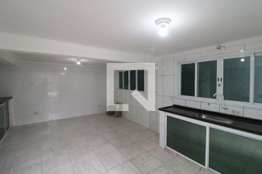 Cozinha de casa para alugar com 2 quartos, 100m² em Parque Sao Rafael, São Paulo