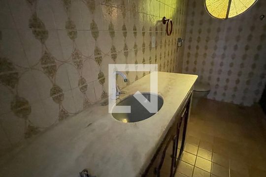Banheiro da Suíte de casa de condomínio à venda com 3 quartos, 96m² em Tauá, Rio de Janeiro
