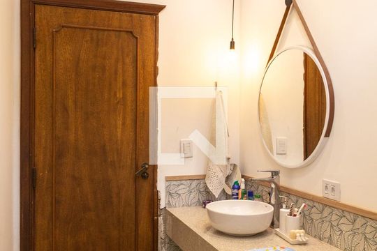 Banheiro social de casa à venda com 3 quartos, 171m² em Jardim Santa Cecilia, Guarulhos