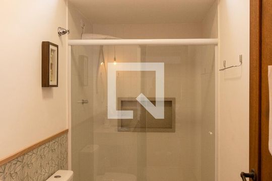 Banheiro social de casa à venda com 3 quartos, 171m² em Jardim Santa Cecilia, Guarulhos