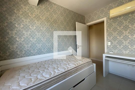 Quarto  de apartamento para alugar com 3 quartos, 106m² em Capoeiras, Florianópolis