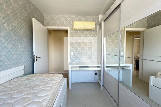 Quarto  de apartamento para alugar com 3 quartos, 106m² em Capoeiras, Florianópolis