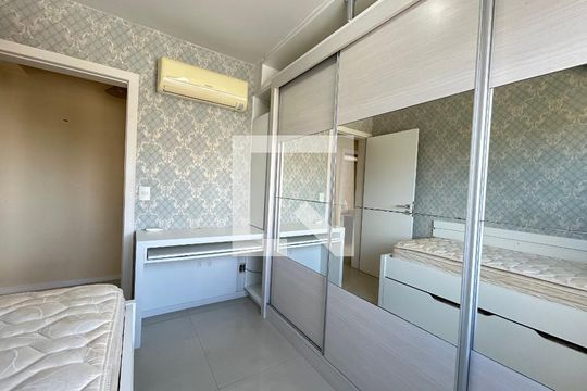 Quarto  de apartamento para alugar com 3 quartos, 106m² em Capoeiras, Florianópolis