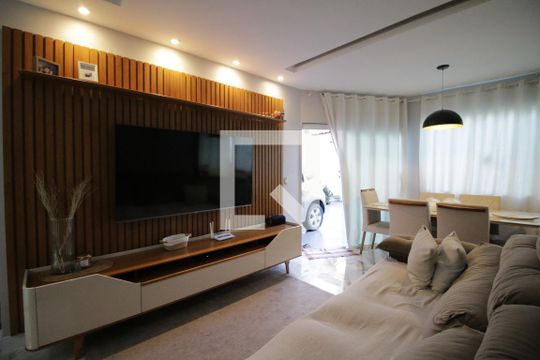 Sala de casa à venda com 5 quartos, 170m² em Taquara, Rio de Janeiro