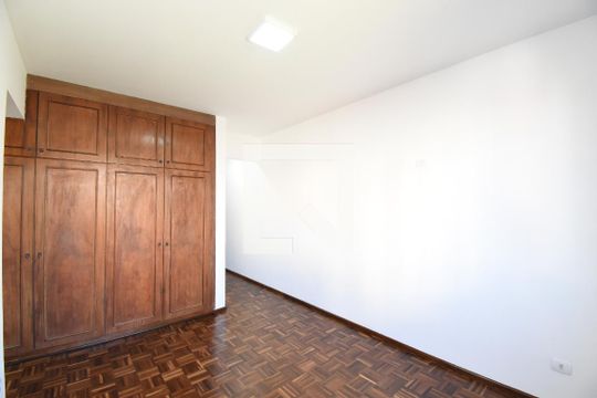 Suíte de apartamento para alugar com 3 quartos, 125m² em Centro Cívico, Curitiba