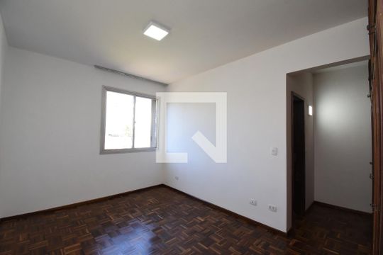 Suíte de apartamento para alugar com 3 quartos, 125m² em Centro Cívico, Curitiba