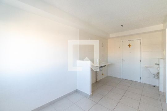 Sala  de apartamento para alugar com 1 quarto, 28m² em Jardim Itacolomi, São Paulo
