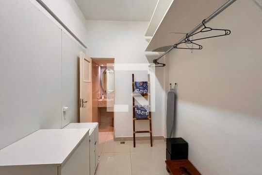 Closet da suíte de apartamento para alugar com 2 quartos, 79m² em Ipanema, Rio de Janeiro