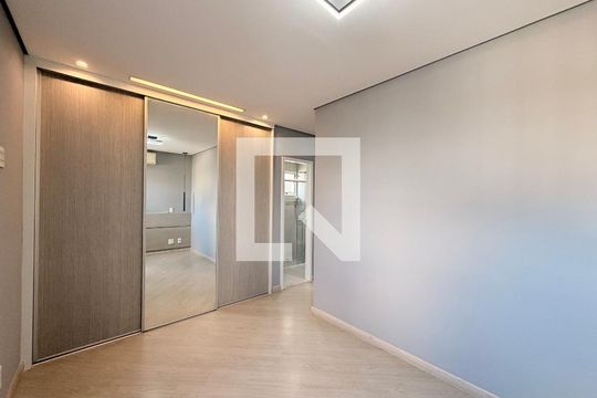Suíte de apartamento à venda com 3 quartos, 90m² em Jardim Messina, Jundiaí