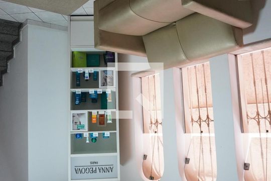 Casa para alugar com 6 quartos, 332m² em Vila Regina, São Paulo