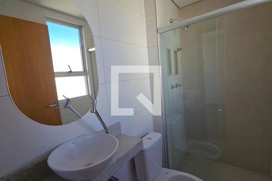 Banheiro social de apartamento para alugar com 2 quartos, 167m² em Sagrada Família, Belo Horizonte
