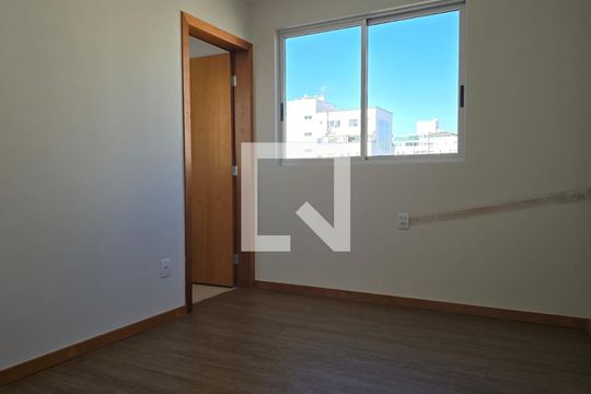 Quarto de apartamento para alugar com 2 quartos, 167m² em Sagrada Família, Belo Horizonte