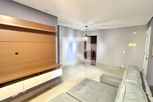 Sala de apartamento para alugar com 3 quartos, 76m² em Picanço, Guarulhos