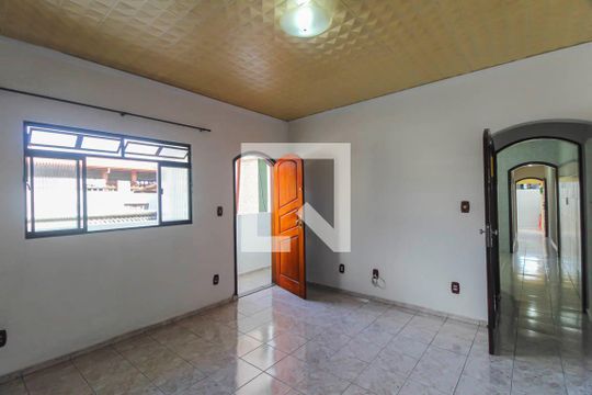 Sala de casa para alugar com 2 quartos, 250m² em Jardim Guairaca, São Paulo