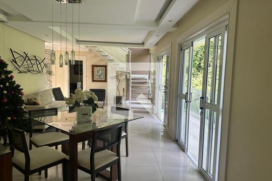 Casa de Condomínio para alugar com 3 quartos, 276m² em Sapê, Niterói
